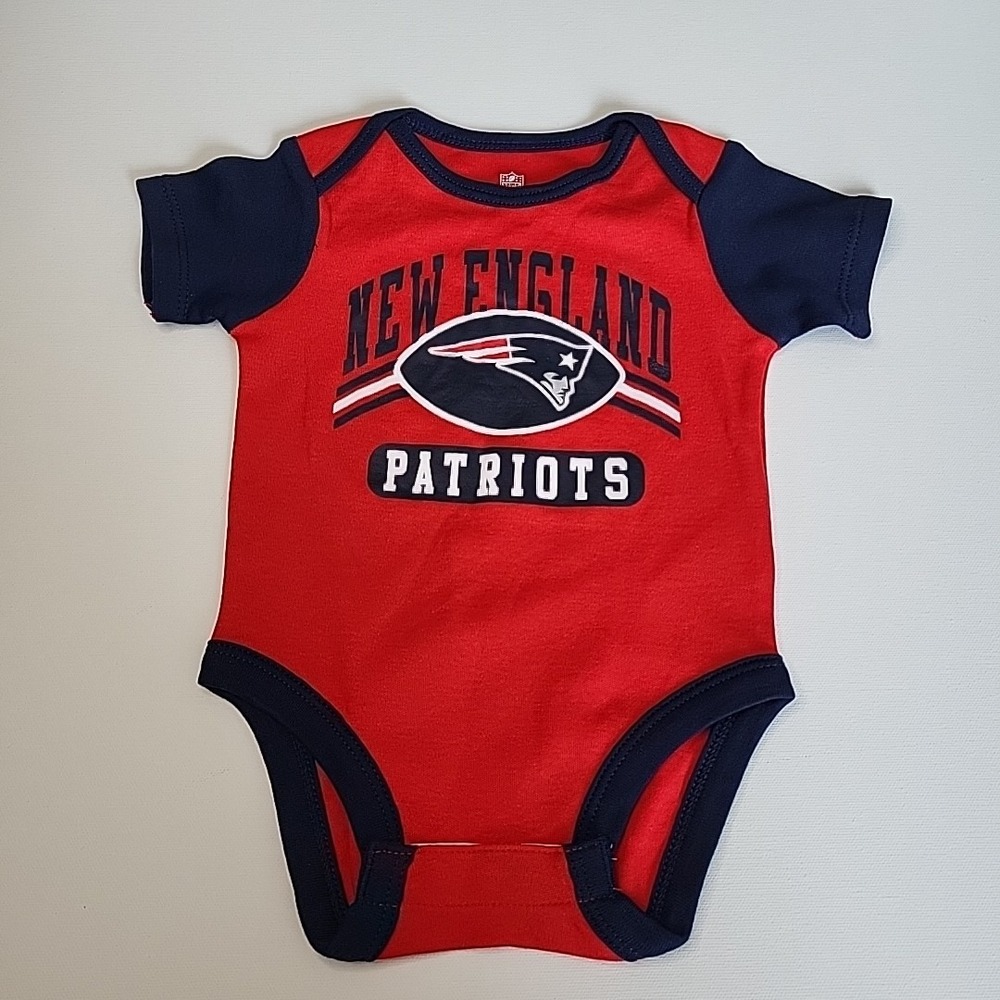 NEW ENGLAND PATRIOTS Infant Bodysuit Officially Licensed NFL Size 0-3mo